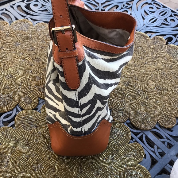 Michael Kors Millbrook Canvas Tiger Shoulder Bag Purse - Picture 11 of 15